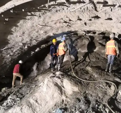 汉阴拱顶带模注浆料的施工流程及注意事项